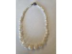 Collana girocollo in vetro con riflessi madreparlati fermaglio misto argento