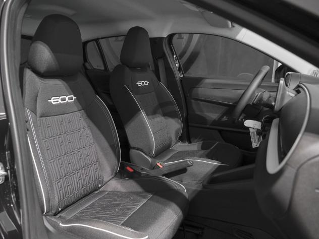 FIAT 600 600 Hybrid 110 CV DCT MHEV Pop - Foto 7