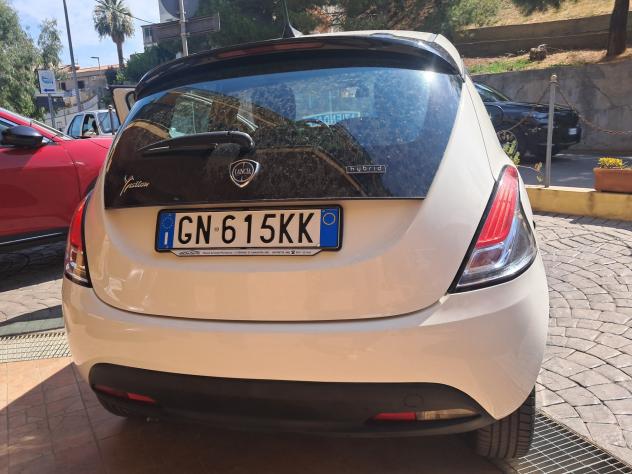 Lancia Ypsilon 1.0 FireFly 5 porte S&S Hybrid Silver - Foto 4