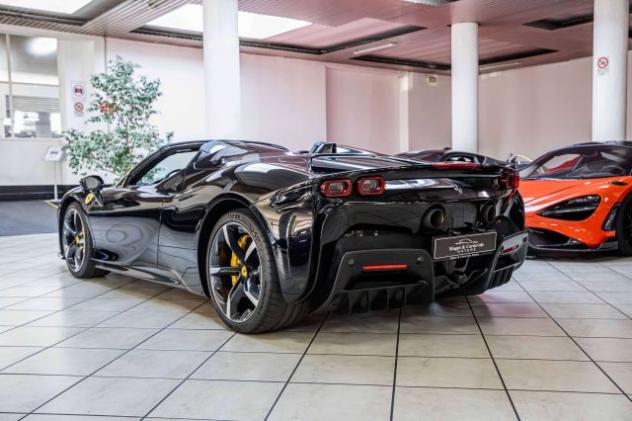 FERRARI SF90 Spider LIFT SYSTEM|CARBON+LEDS|FULL ADAS|20"|AFS| rif. 23965179 - Foto 5