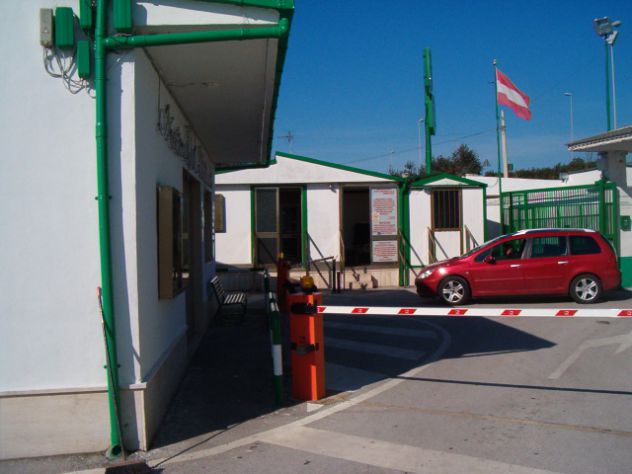 POSTO AUTO E FURGONI CON ACCESSO 24 ORE SU 24 E CON CUSTODIA E VIGILANZA ARMATA - Foto 6