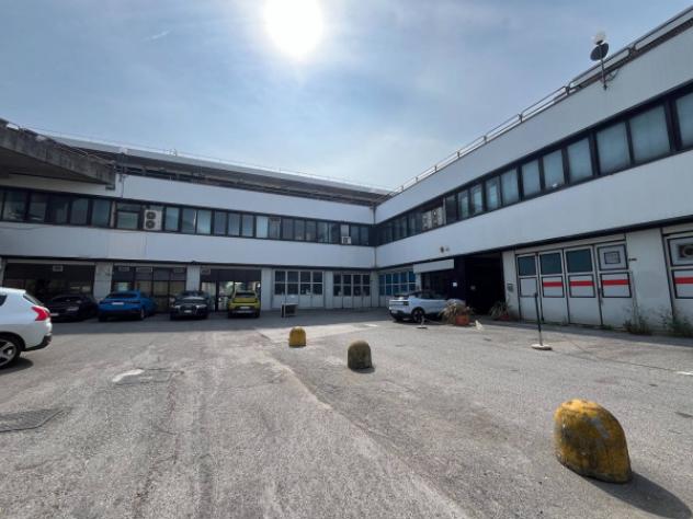 Immobile di 1500 m² con 3 locali in vendita a Brescia - Foto 2