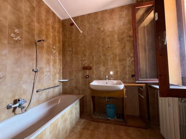 va185 - casa indipendente libera subito: 4 locali, servizi doppio box e picola area esterna recintata - Foto 11
