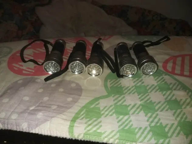 5 pile led a batteria in buono stato - Foto 6