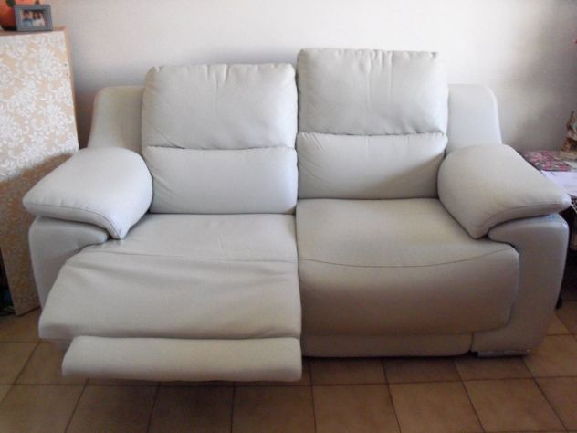Divano due posti in similpelle con N. 2 recliner manuali. - Foto 2