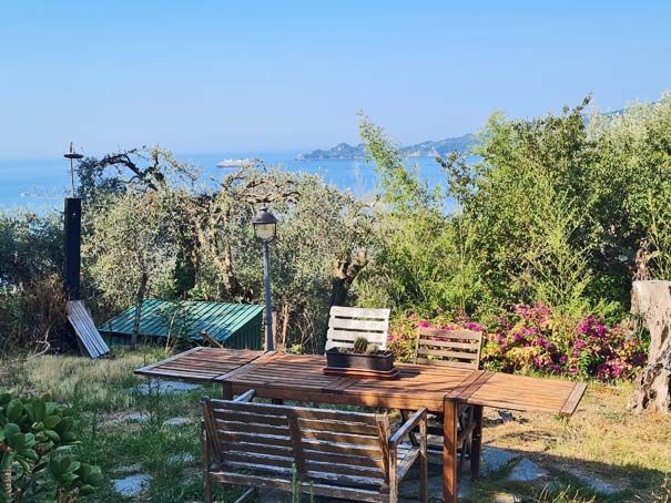 Ampia vista mare, appartamentino su 3 livelli con ampio terreno e parcheggio - Foto 2