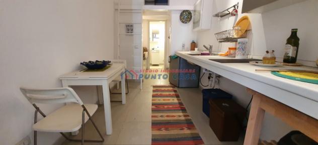 CENTRO STORICO – Via Carolina – Monolocale arredato al piano terra, 20 mq ca. + soppalco. Ottime condizioni. Euro 300 CL G