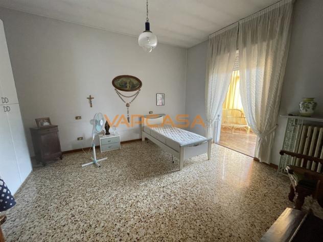 AMPIO TRILOCALE IN CENTRO PAESE - Foto 10