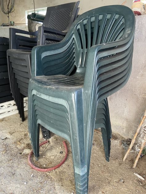 Sedie e tavoli in plastica - Foto 4