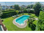 VILLA bifamiliare con piscina