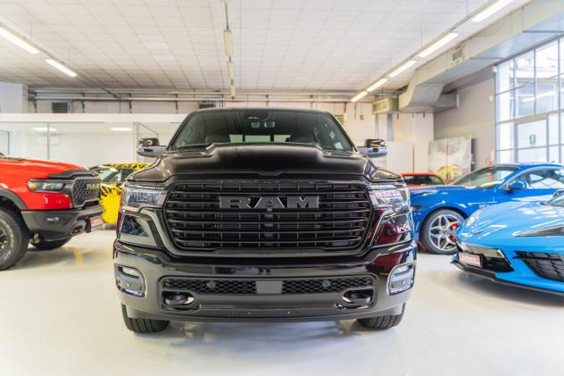 RAM 1500 NUOVO RAM 2025 Laramie Night Premium 3.0L Twin- Turbo 420 CV - Foto 3