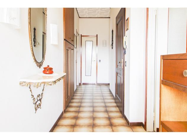 TRILOCALE INDIPENDENTE IN VILLA CON GIARDINO PRIVATO – ZERO SPESE CONDOMINIALI - Foto 5