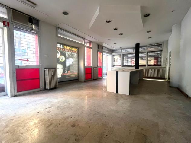 locale commerciale in vendita a Bologna in zona Saragozza