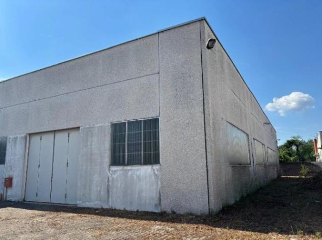 Immobile di 2400 m² con 3 locali in vendita a Legnano - Foto 2