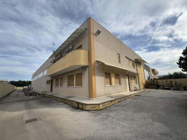 MODUGNO(BA), ZONA ARTIGIANALE, OTTIMO UFFICIO QUADRIVANI