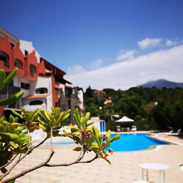 Albergo in vendita a Nicolosi