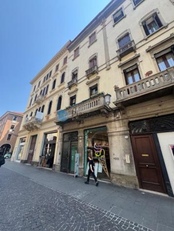 CENTRO STORICO: bicamere arredato con terrazza abitabile - Foto 16