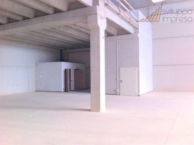 CAPANNONE DI RECENTE COSTRUZIONE IN VENDITA A CAMBIAGO - Foto 12