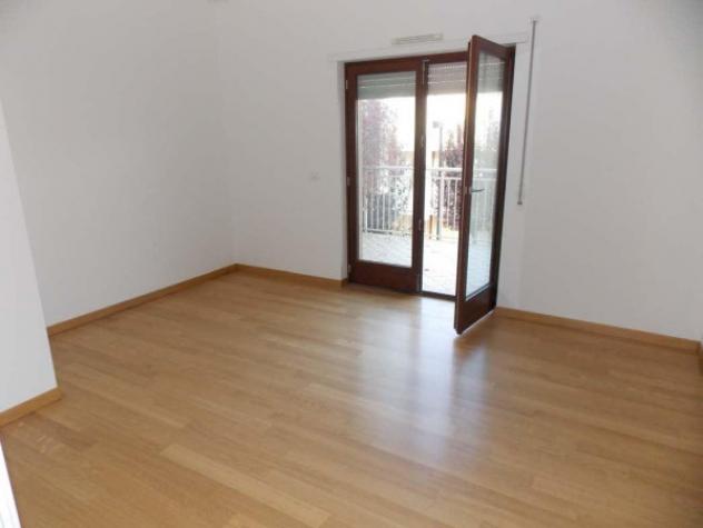 Immobile in asta di 97 m² con più di 5 locali e box auto in vendita a Fermo - Foto 4