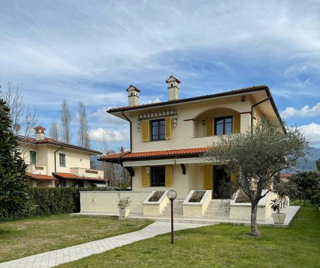 Villa in vendita a Forte dei Marmi 180 mq Rif: 1154570