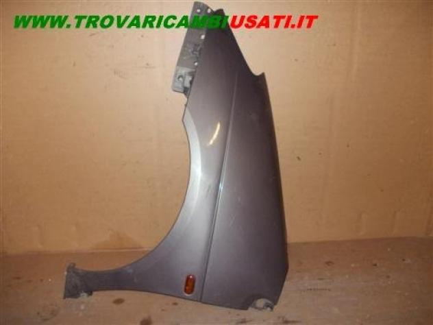 PARAFANGO ANT.S.(in plastica) GRIGIO SCURO MET. RENAULT SCENIC (J64) Carrozzeria Lamierati esterni Fiancate Parafango ant. RENAULT - MEGANE 5p / C