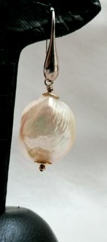 BELLISSIMI ORECCHINI PENDENTI CON GRANDE PERLA SCARAMAZZA E ARGENTO. - Foto 5