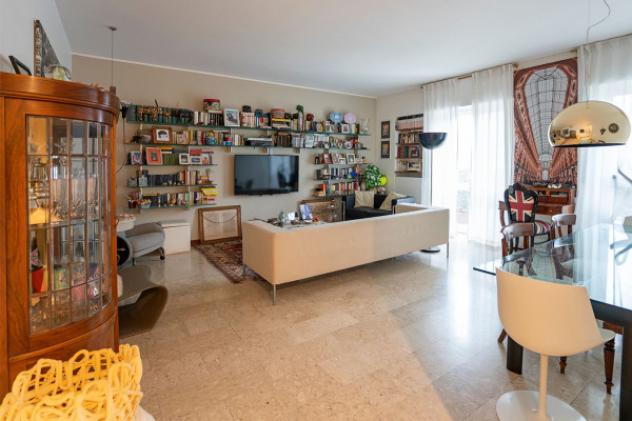 Appartamento di 130 m² con 4 locali in vendita a Milano