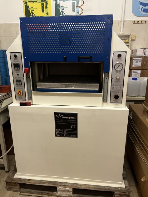 Pressa vulcanizzatrice
