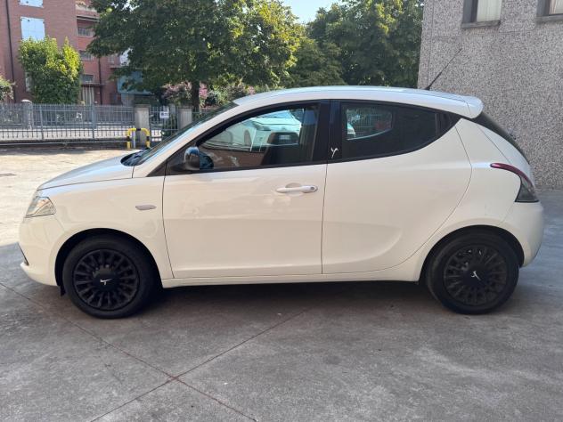 Lancia Ypsilon 1.2 69 CV 5 porte GPL Ecochic Gold - Foto 2