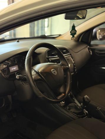 Lancia Delta 1.6 MJT DPF Silver - Foto 7