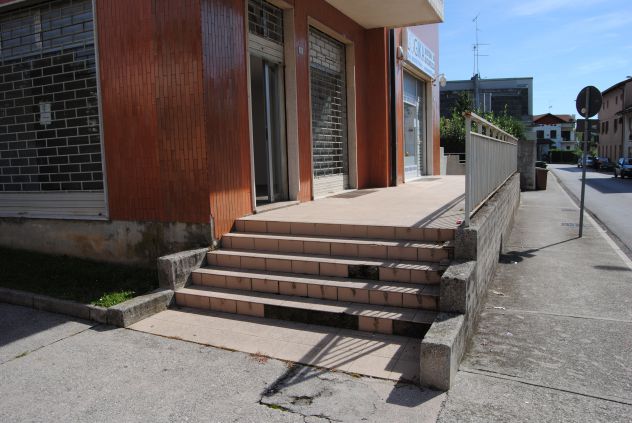 Tricesimo semicentro vendesi - affittasi negozio - Foto 3