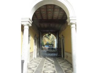 MONZA CENTRO - Prestigioso appartamento in casa d'epoca con posto auto