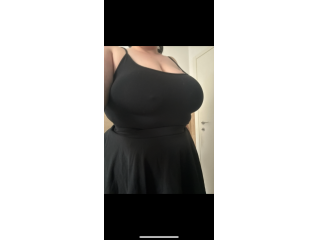 Amore e incontri Roma - Ragazza formosa solo online Tel:3793904642