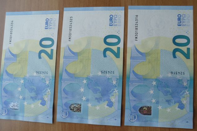 N° 3 BANCONOTE EURO DA 20 C. LAGARDE  CON NUMERAZIONE PROGRESSIVA FDS - - Foto 4