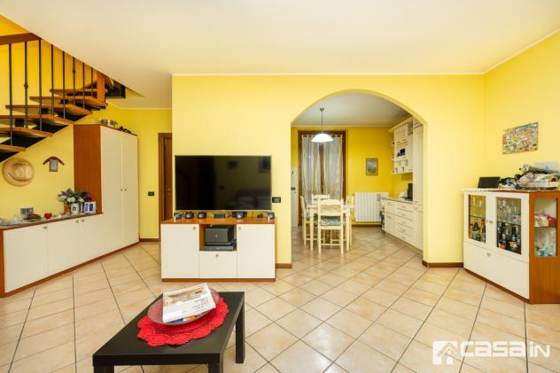 ARZAGO D'ADDA, 3 LOCALI DUPLEX con CANTINA e BOX
In zona tranquilla, proponiamo in vendita esclusiva luminoso appartamento di 3 locali oltre doppi s - Foto 9