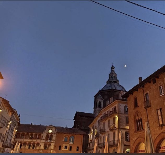 Centralissima camera a studentessa