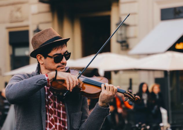 Violinista ad Albenga e Sanremo