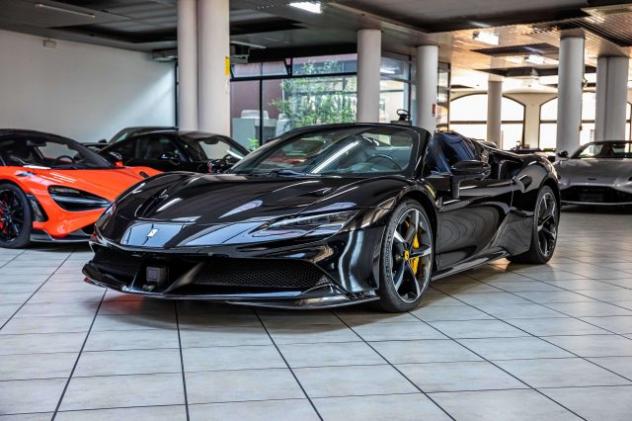 FERRARI SF90 Spider LIFT SYSTEM|CARBON+LEDS|FULL ADAS|20"|AFS| rif. 23965179 - Foto 3