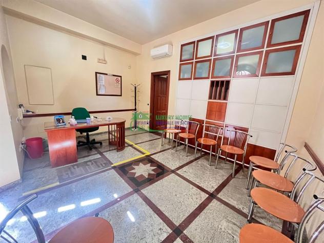 Rif:2746 - Locale su due livelli con terrazzino – Soluzione versatile per ufficio, studio o futura trasformazione, Comiso - Foto 3