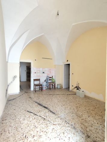 STATTE: VICO RONDINELLI : App. indipendente con volte di 88 mq. con TRE GARAGE - Foto 2