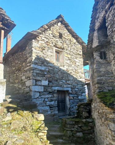 V000568 - CASA RUSTICA CON TERRENO - EDIFICIO 2 di 3 - Foto 2