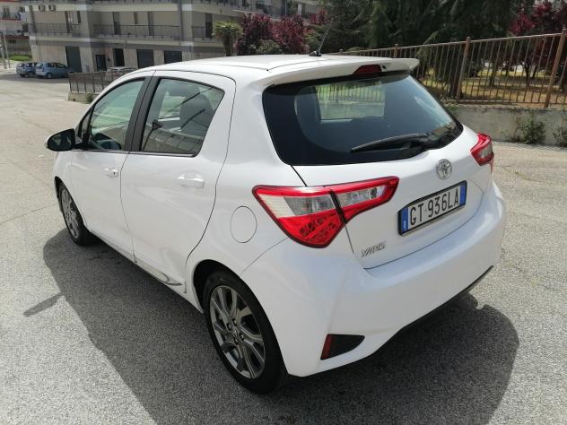 Toyota Yaris 1.4 D 90cv 5 porte LOUNGE 12/2017 - Foto 8