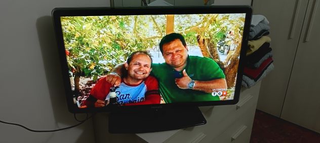 Due TV lcd 32 marca philips uno da 20 pollici più regalo ecc - Foto 10