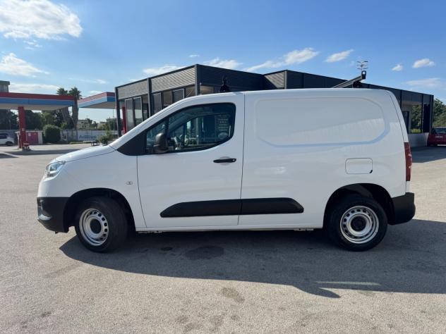 Toyota Proace City 1.5D 100 CV Active - Foto 10