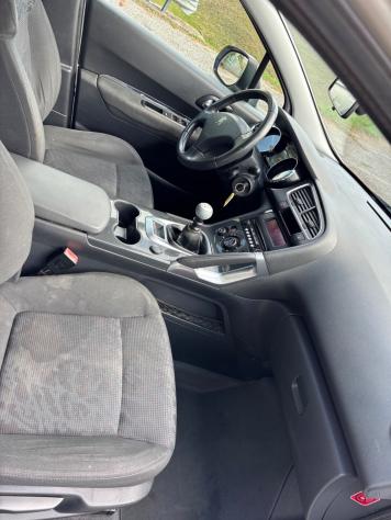 Peugeot 3008 2.0 HDi 114CV Business - Foto 10