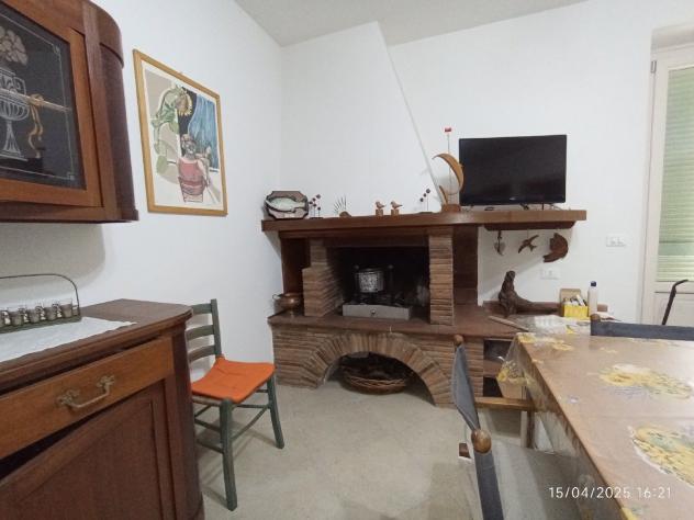 Appartamento con ingresso indipendente e posto auto . Primo piano . Completamente ristrutturato ed arredato . - Foto 10