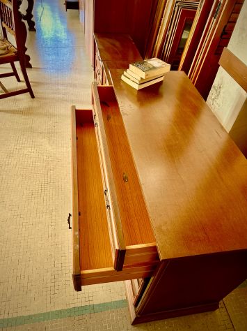 Cassettiera e comodini in legno di noce - Foto 6