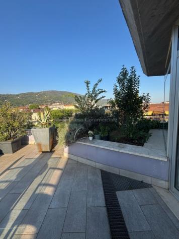 Eccezionale attico in citta' limitrofe al centro con meravigliosa vista ronchi - Foto 3
