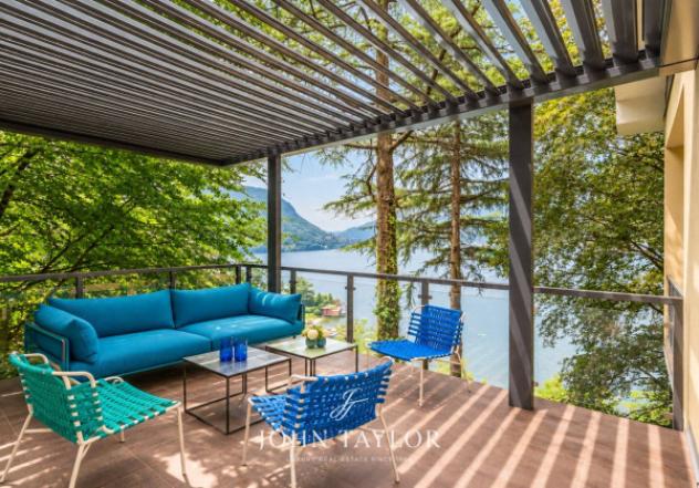 Villa di 300 m² con 5 locali e box auto doppio in vendita a Faggeto Lario