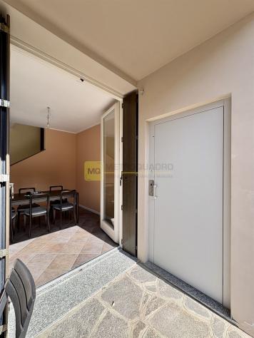 VALMADRERA (LC) - elegante villa a schiera con ascensore interno, doppi giardini e ampi spazi – Valmadrera - Foto 15